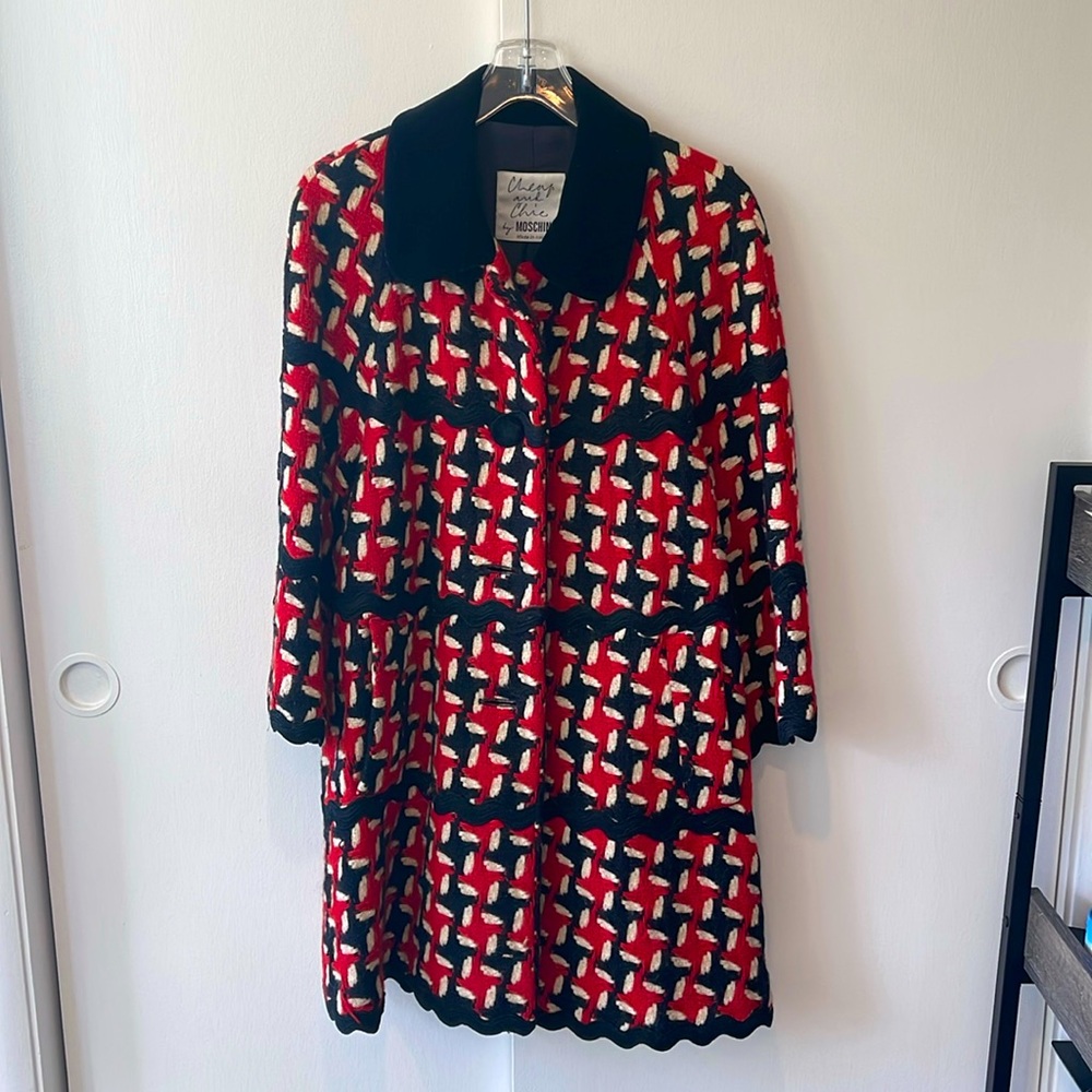Vintage Moschino Cheap & Chic wool swing beautiful vintage coat. Made in Italy.